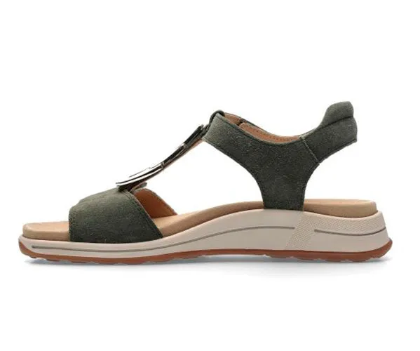 Ara Osaka sandal