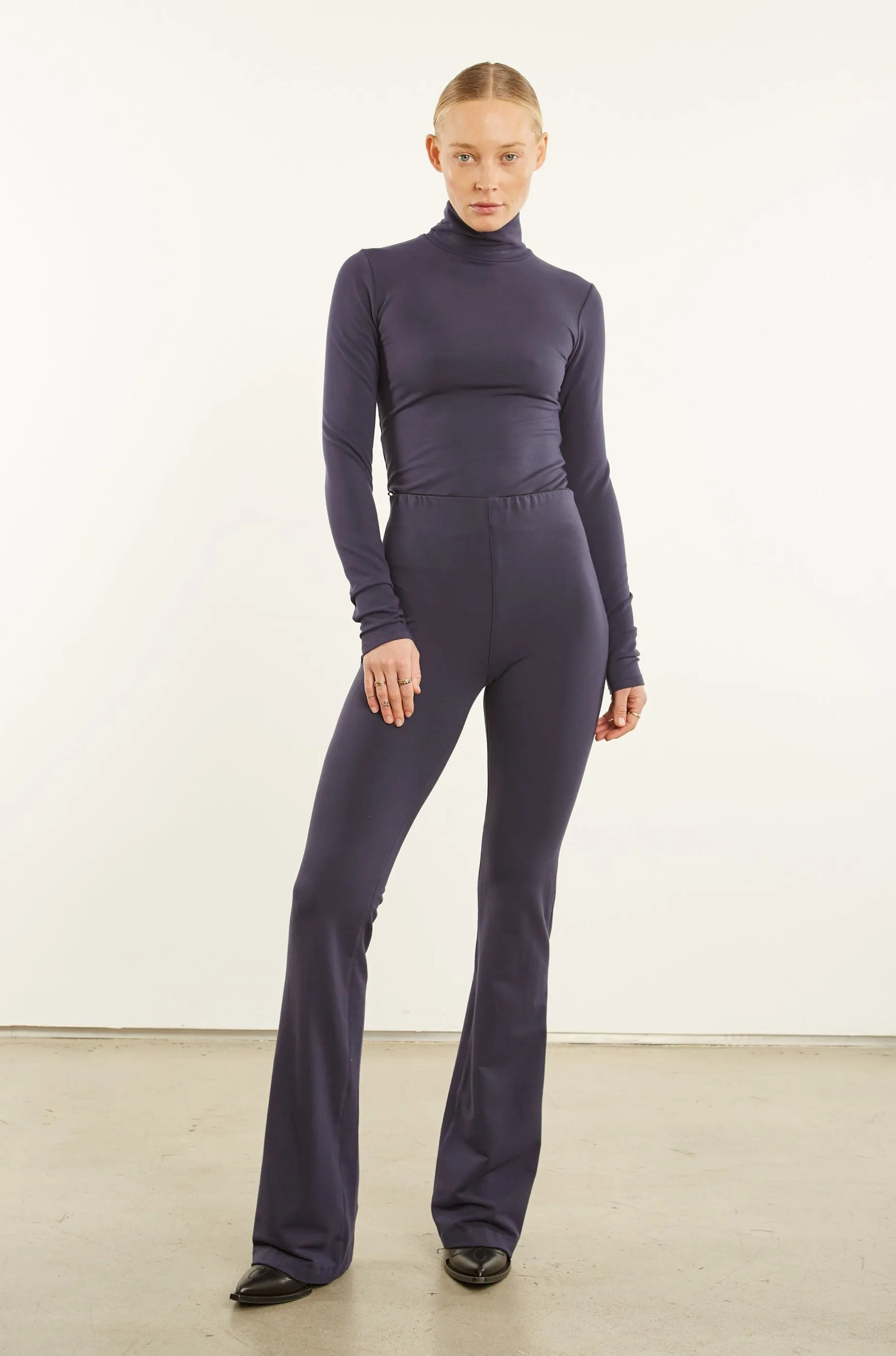 Stylish Long-Sleeve Navy Blue Turtleneck for City Wear