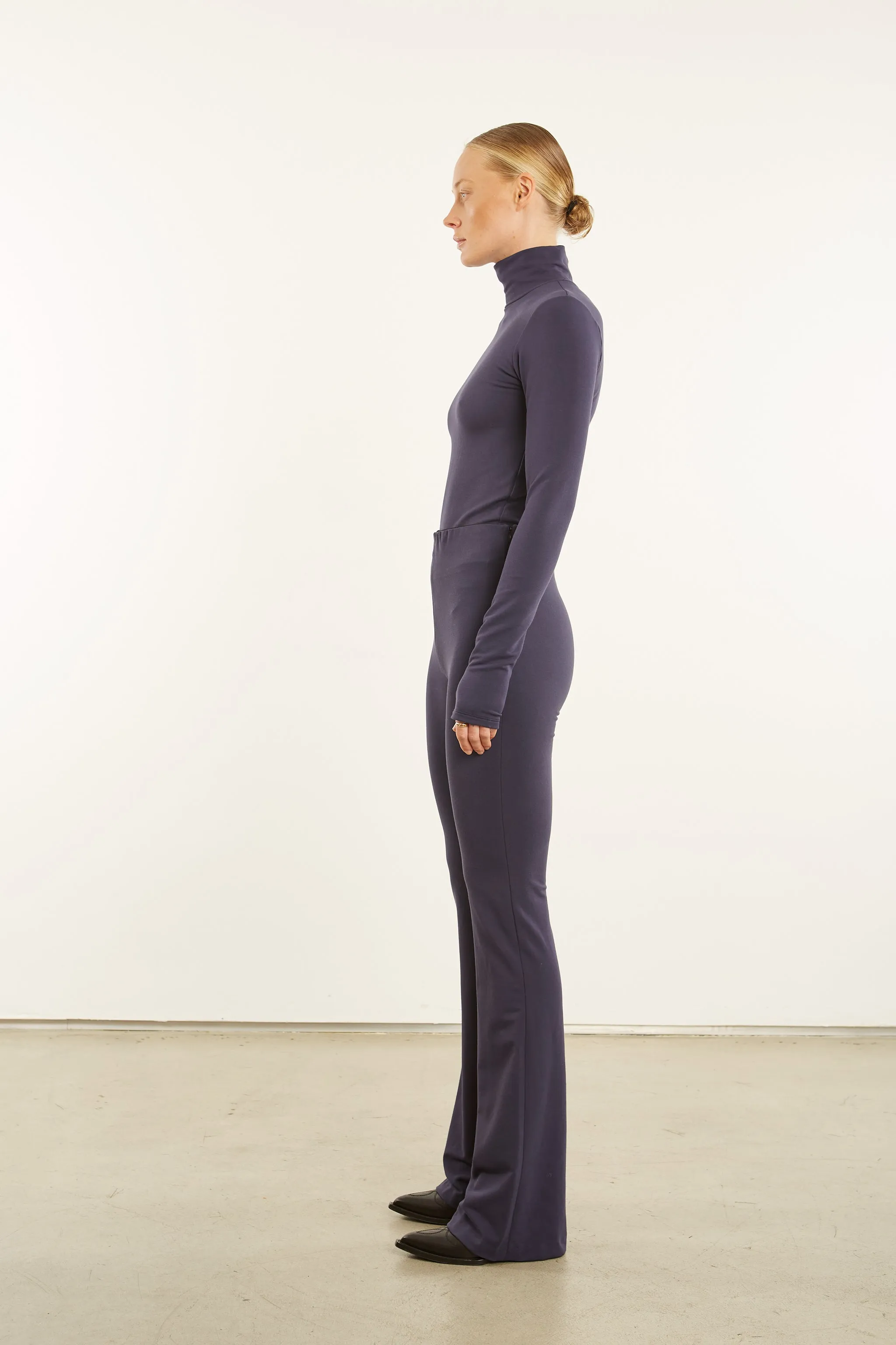 Stylish Long-Sleeve Navy Blue Turtleneck for City Wear