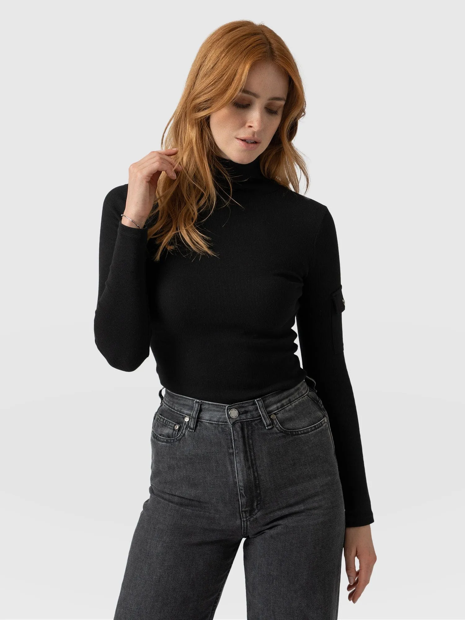 Pocket Roll Neck - Black