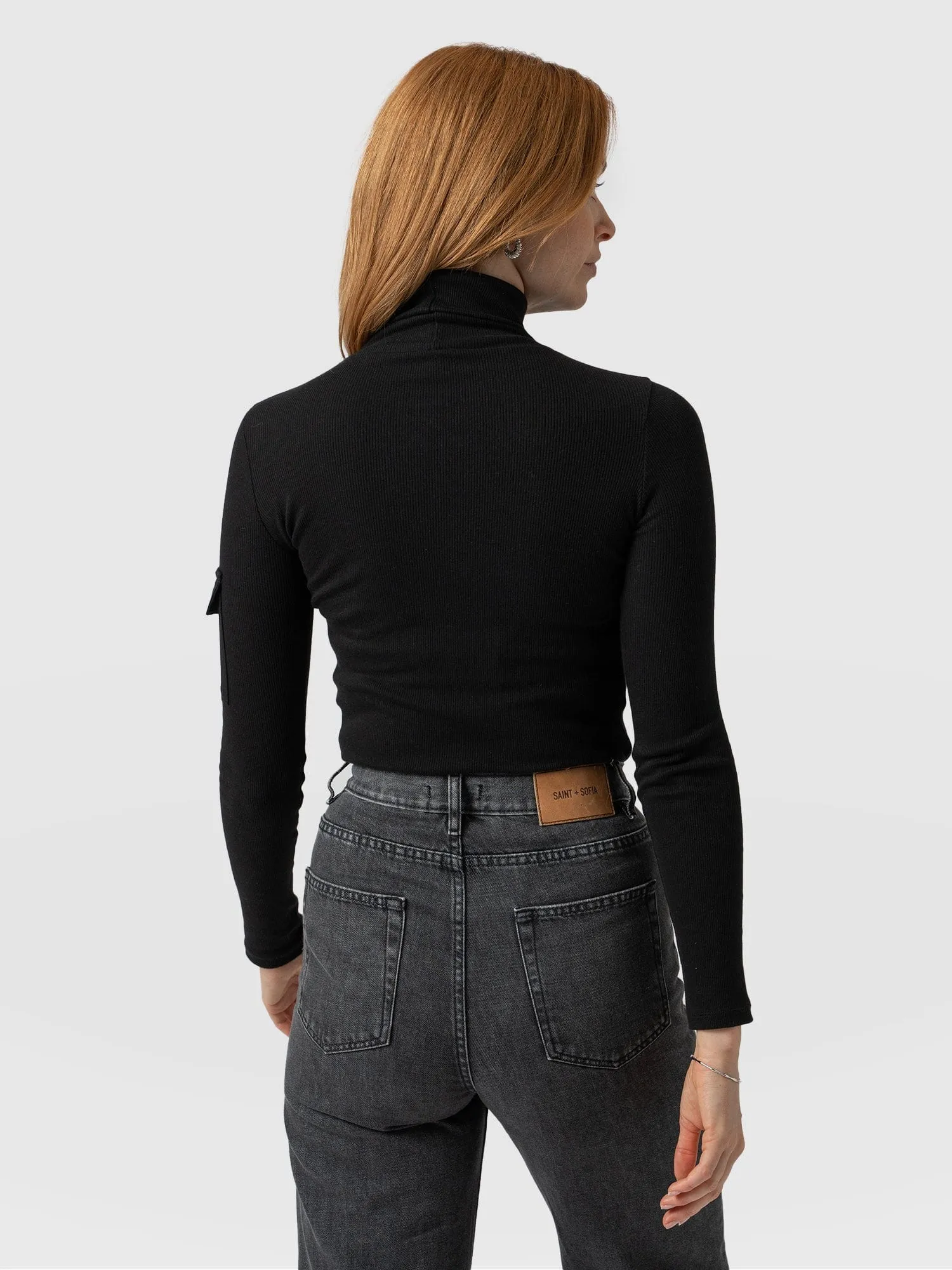 Pocket Roll Neck - Black