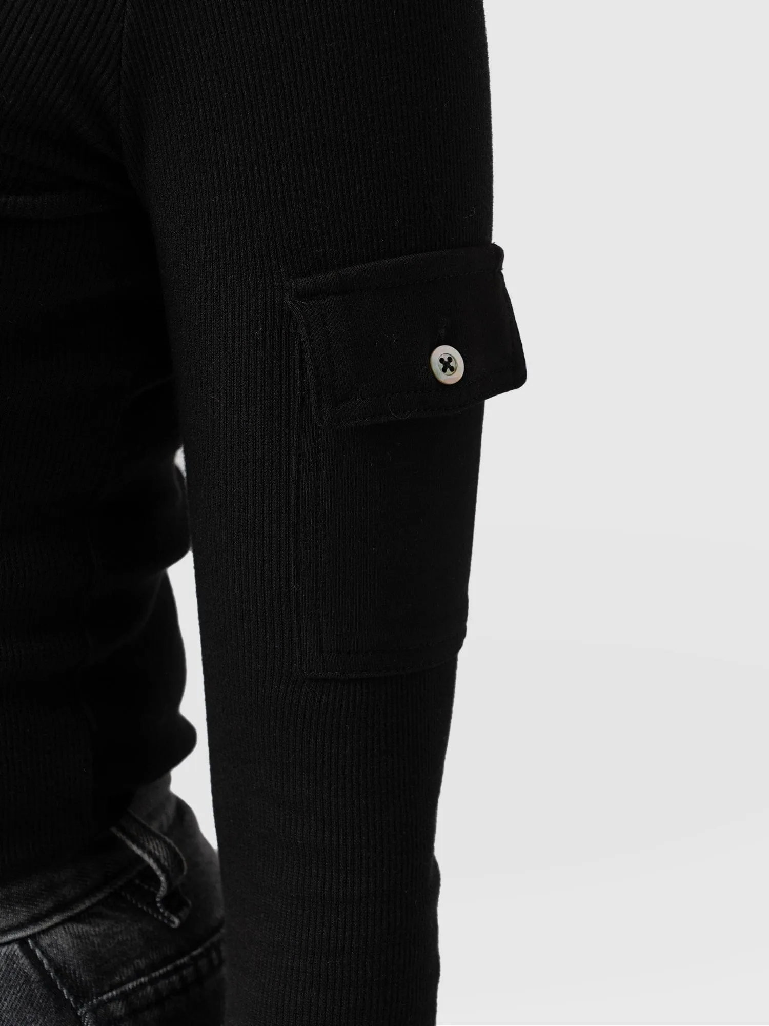 Pocket Roll Neck - Black